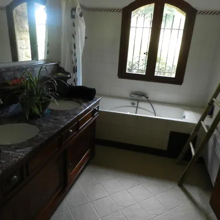 Alojamento de Acomodação e Pequeno-almoço Cevennes: Piscine, Lamas, Riviere Cros (Gard)