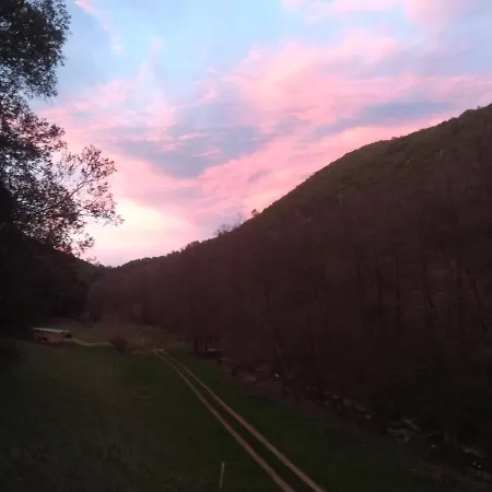 Cevennes: Piscine, Lamas, Riviere Bed & Breakfast