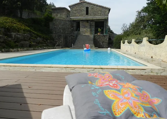 Cevennes: Piscine, Lamas, Riviere Bed & Breakfast